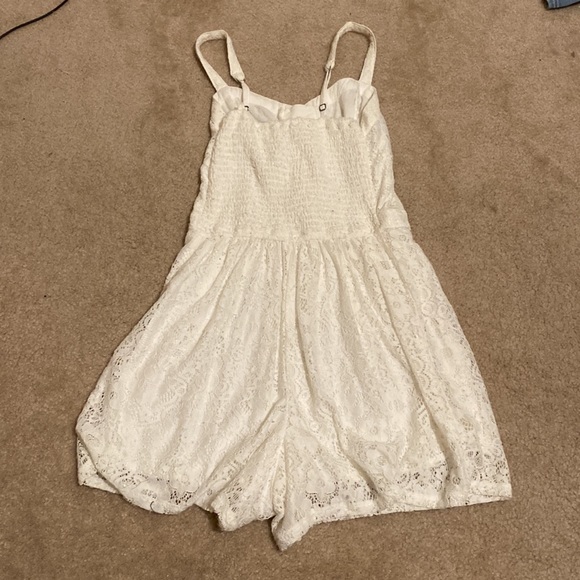 Hollister lace romper - Picture 2 of 5